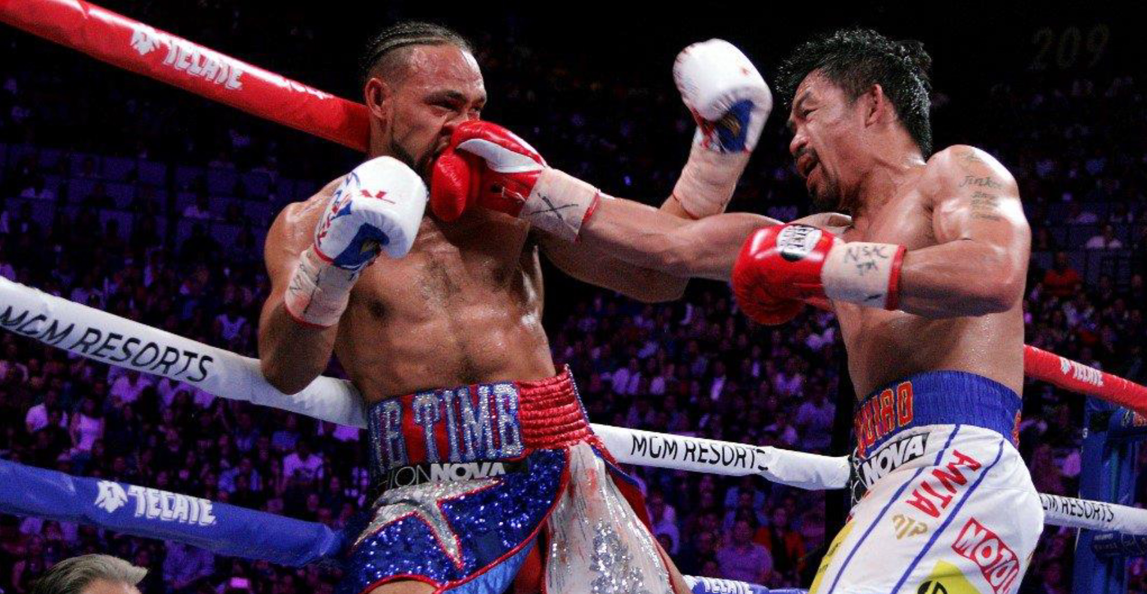 South paw Manny Pacquiao drives a devastating right to the face of undefeated Keith Thurman during their WBA super world welterweight title fight at the MGM Grand Garden Arena on Saturday, July 20, 2019 in Las Vegas, Nevada. ━ The Filipino 8-division champion won by a 12 round split decision. (Photo by John Gurzinski / AFP)